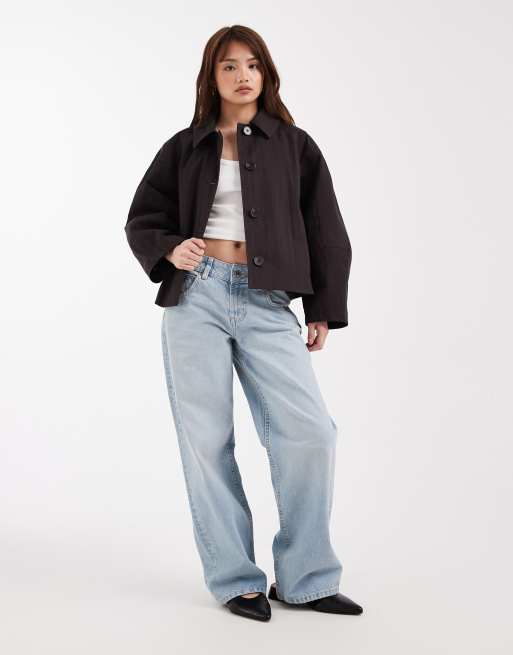 ASOS DESIGN Petite – Kurzer Trenchcoat in Schokobraun mit Faltendetail, 4 von 4