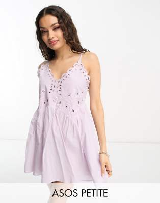 ASOS DESIGN Petite - Kurzes Hänger-Sommerkleid in Flieder mit Lochmusterdetails-Lila