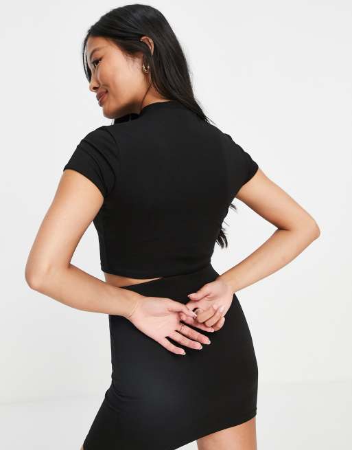 ASOS DESIGN Petite – Kurzes Oberteil in Schwarz mit Detail am Kragen, 2 von 4