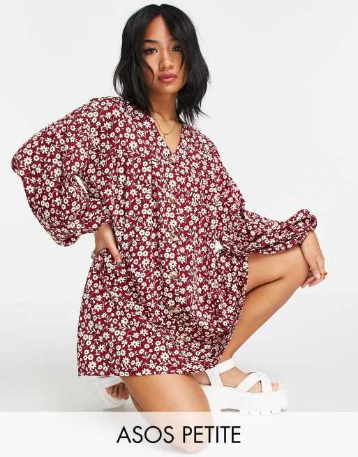 ASOS DESIGN Petite – Langärmliges, übergroßes Mini-Hängerkleid in Beerenrot geblümt mit durchgehender Knopfleiste