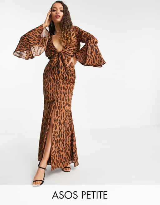 ASOS DESIGN Petite - Lange jurk van gestreept satijn met abstracte dierenprint