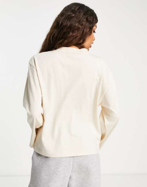 ASOS DESIGN Petite - Langærmet t-shirt med vide ærmer i creme, 2 af 4