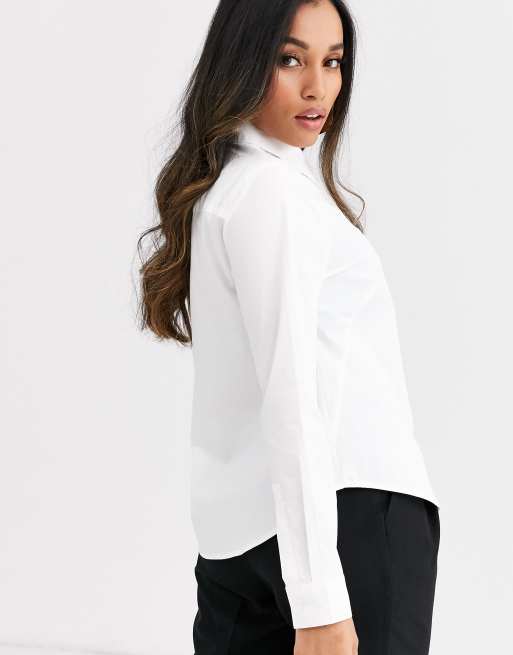 ASOS DESIGN Petite - Langærmet, tætsiddende og hvid skjorte, 2 af 4