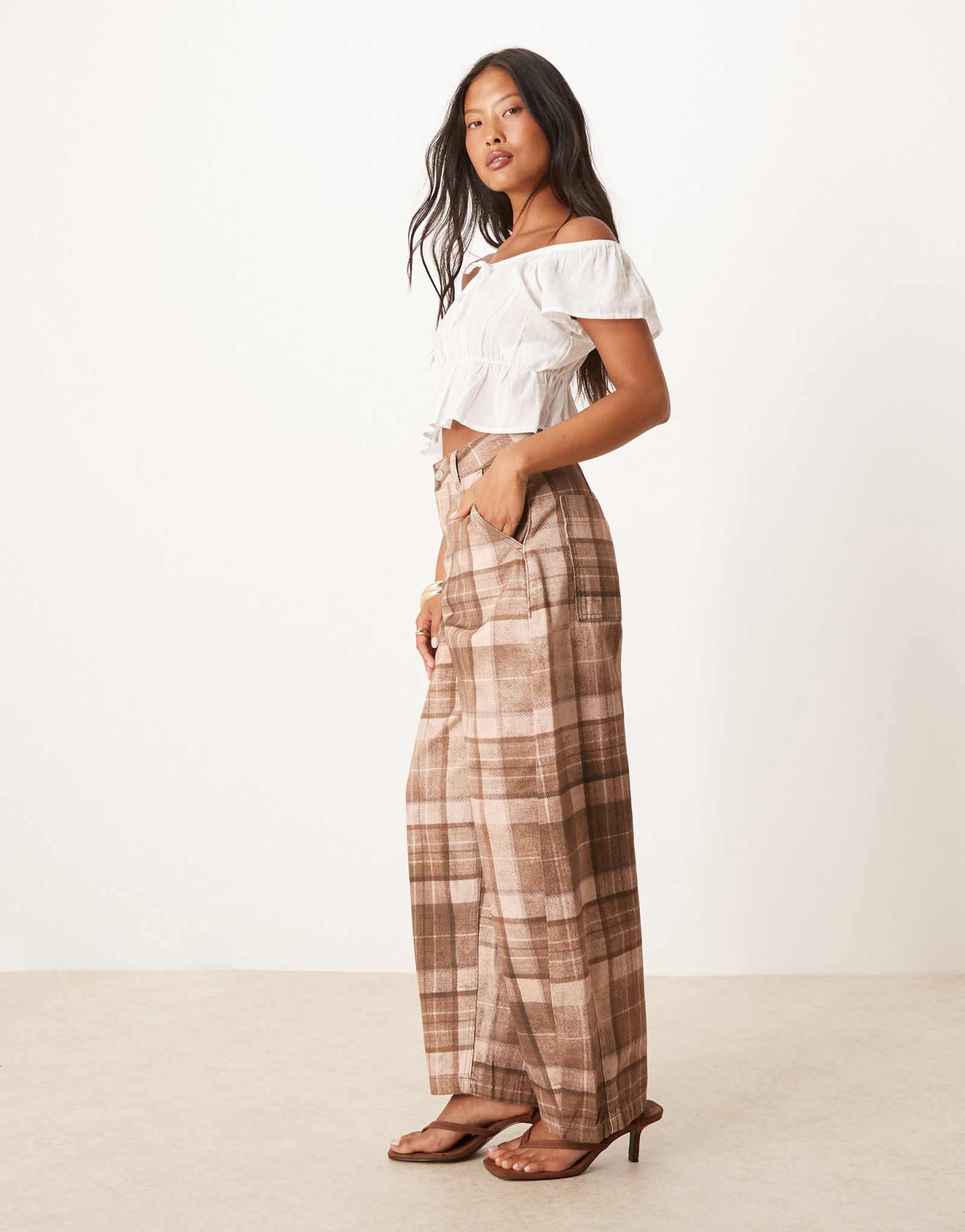 ДИЗАЙНЕРСКИЕ миниатюрные брюки-бочкообразки в клетку от ASOS DESIGN