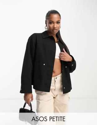 ASOS DESIGN Petite - Leichte Hemdjacke aus Baumwolle mit Taschen in Schwarz-Black