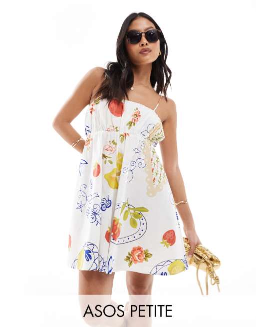 ASOS DESIGN Petite – Letnia sukienka mini z  marszczeniem na biuście, regulowanymi ramiączkami i wzorem na całej powierzchni