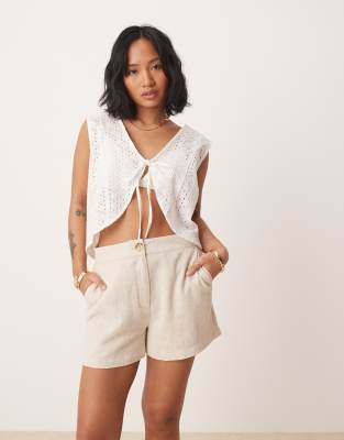 ASOS DESIGN Petite - Locker geschnittene Dad-Shorts in Steinbeige mit Leinenanteil-Neutral