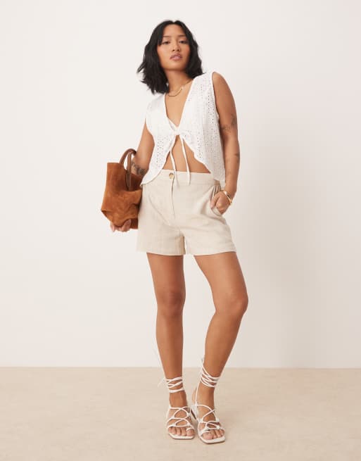 ASOS DESIGN Petite – Locker geschnittene Dad-Shorts in Steinbeige mit Leinenanteil, 3 von 5