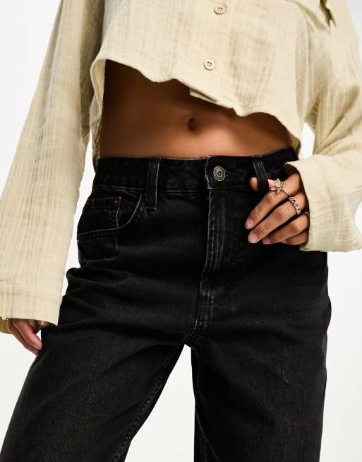 ASOS DESIGN Petite – Locker geschnittene Mom-Jeans in Schwarz mit hohem Bund, 3 von 5