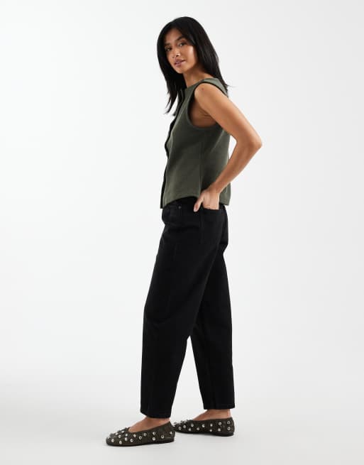ASOS DESIGN Petite – Locker geschnittene Mom-Jeans in Schwarz mit hohem Bund, 3 von 5