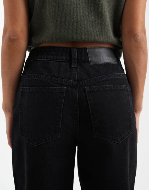 ASOS DESIGN Petite – Locker geschnittene Mom-Jeans in Schwarz mit hohem Bund, 4 von 5