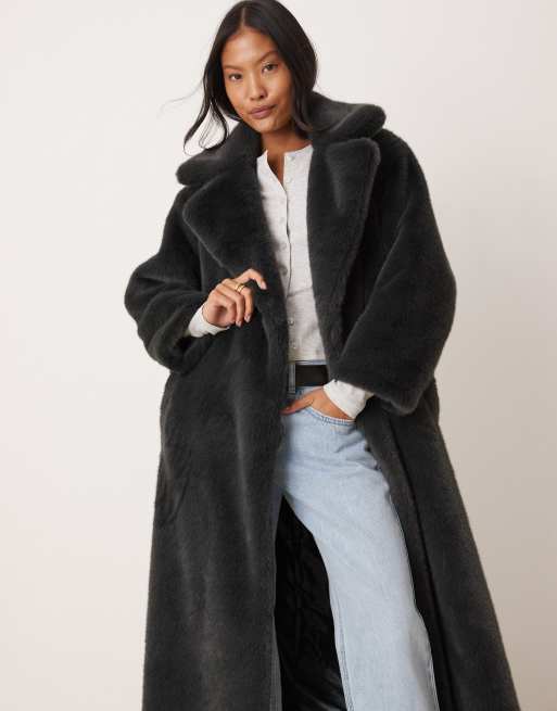 ASOS DESIGN Petite – Longline-Mantel aus Kunstpelz in Tannengrün mit Bindegürtel, 2 von 4