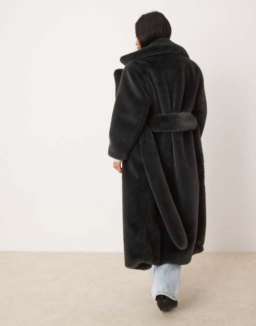 ASOS DESIGN Petite – Longline-Mantel aus Kunstpelz in Tannengrün mit Bindegürtel, 4 von 4