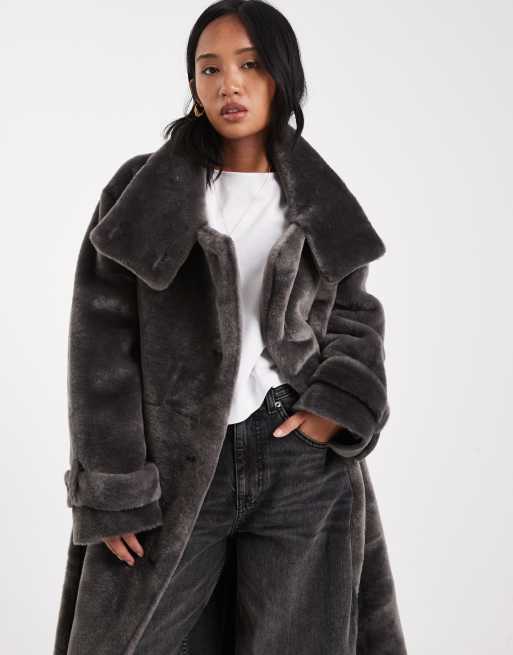 ASOS DESIGN Petite – Longline-Mantel aus kuscheligem Teddyfell in Anthrazit mit Stehkragen, 2 von 4