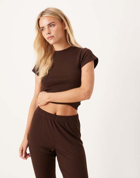 ASOS DESIGN Petite – Lounge – Mixa och matcha – Brun, ribbad t-shirt i baby-modell - view 1