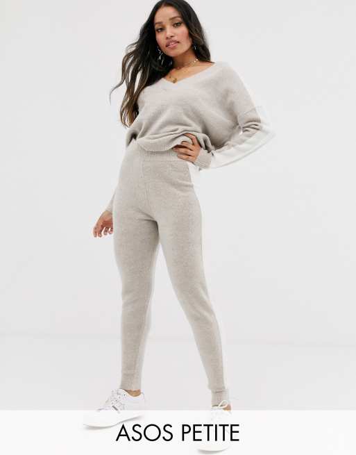 ASOS DESIGN Petite – Strickpullover und Jogginghose mit Zierstreifen, Kombiteil, 3 von 3