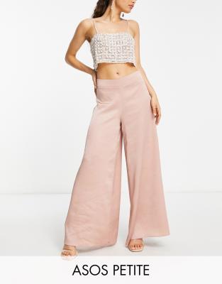 ASOS DESIGN Petite - Lyserøde bukser med vide ben i satin