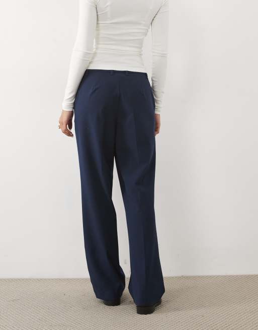 ASOS DESIGN Petite maßgeschneiderte, locker geschnittene Straight-Hose in Marineblau, 5 von 5