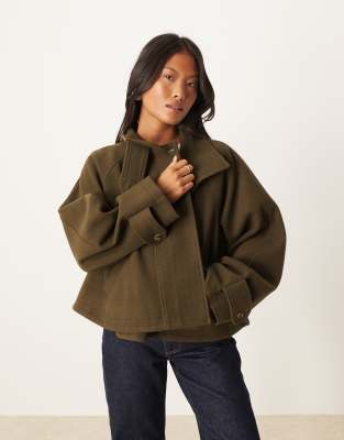 ASOS DESIGN Petite - Manteau court habillé façon cape - Olive-Rouge