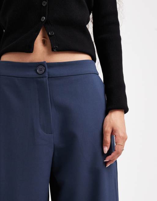 ASOS DESIGN Petite - Marineblå skræddersyede afslappede bukser med lige ben, 4 af 5
