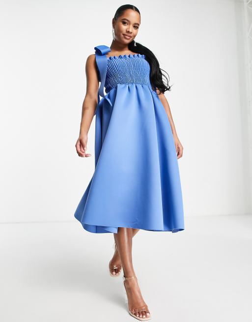 ASOS DESIGN Petite – Marszczona sukienka midi na bal maturalny z kokardami w odcieniu parisian blue