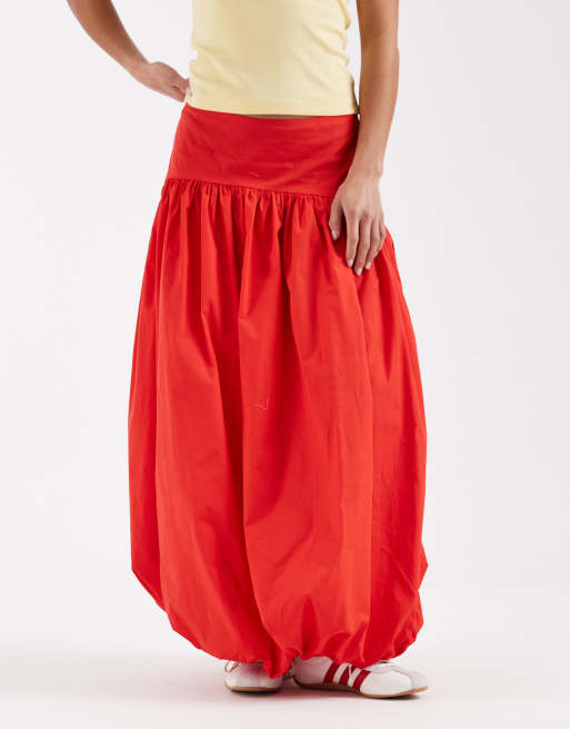 ASOS DESIGN Petite - Maxi bubbelrok met verlaagde taille in rood, 3 van 5