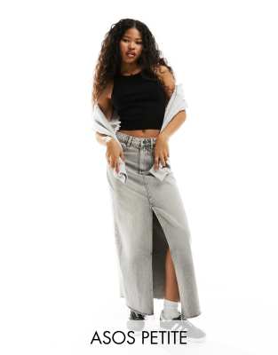 ASOS DESIGN Petite - Maxi-Jeansrock in verwaschenem Grau