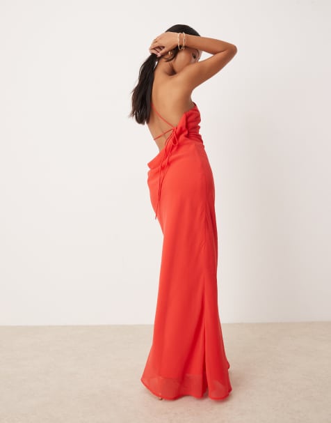 ASOS DESIGN Petite - Maxi jurk met blote schouder en open achterkant in rood - view 1