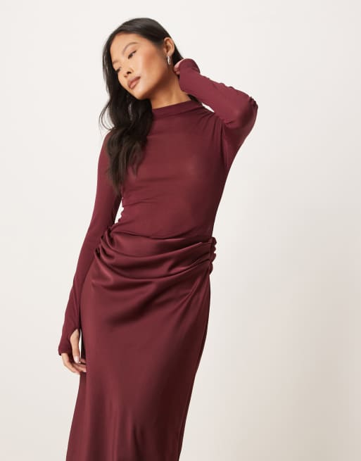 ASOS DESIGN Petite - Maxi-jurk met doorschijnend hoogsluitend lijfje en gedrapeerd satijn in bessenrood, 4 van 4