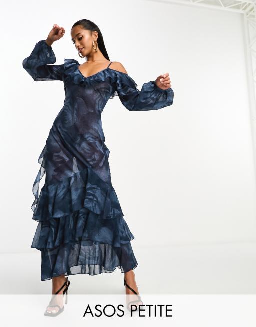 ASOS DESIGN Petite - Maxi jurk met doorschijnende ruches, bandjes en bloemenprint in blauw