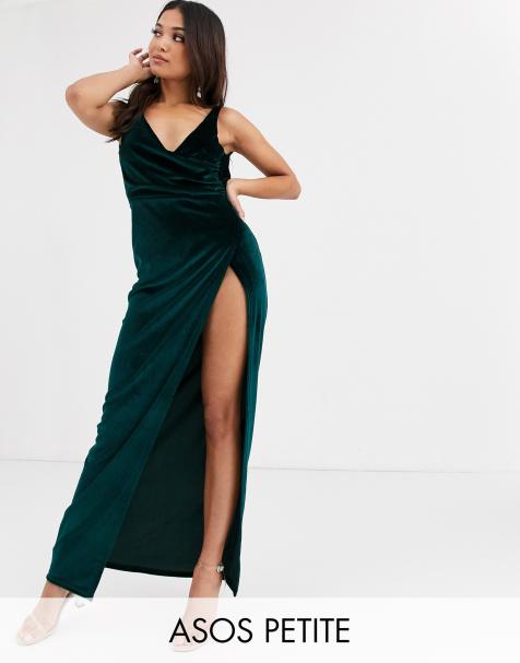 ASOS DESIGN Petite – Maxikleid aus Samt mit Wasserfallausschnitt auf der Rückseite