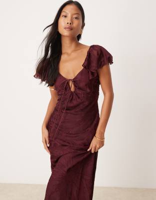 ASOS DESIGN Petite - Maxikleid in Aubergine mit Flatterärmeln und Ausbrennermuster-Lila