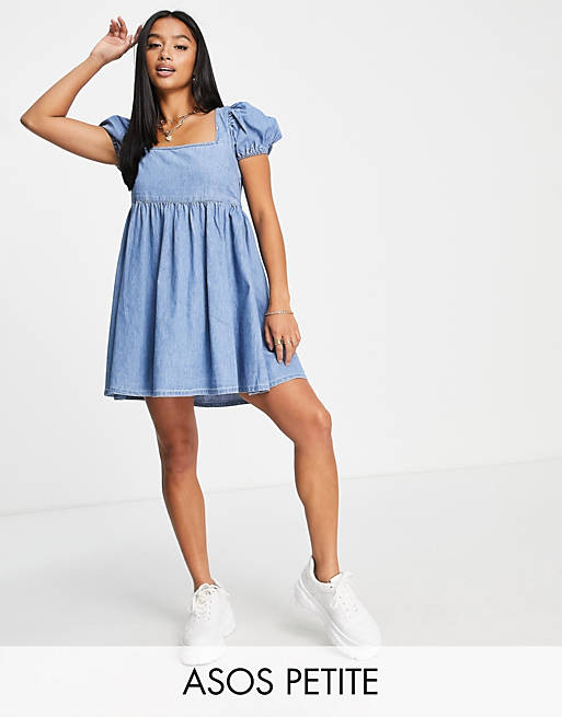 ASOS DESIGN Petite – Mellanblå babydoll-klänning i mjuk denim