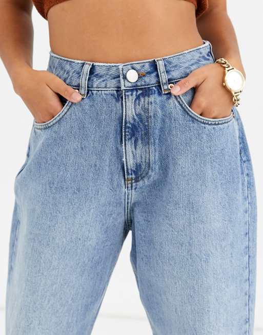 ASOS DESIGN Petite - Mellanblå mom-jeans med hög midja och slouchy passform, 3 av 4