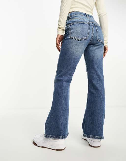 ASOS DESIGN Petite mid rise flare jeans in mid blue, 3 of 5