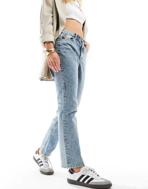 ASOS DESIGN Petite mid rise straight jeans in light mid blue, 3 of 5