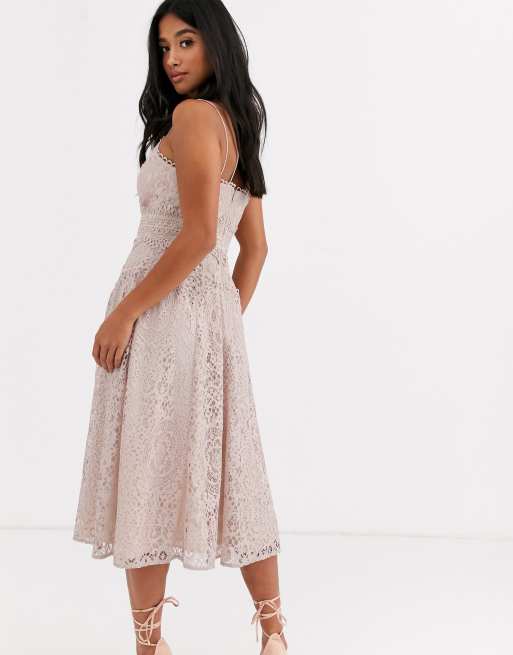 ASOS DESIGN Petite – Midi-Ballkleid aus Spitze mit Camisole-Trägern, 2 von 4