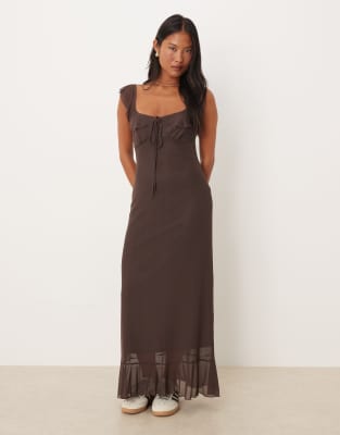 ASOS DESIGN Petite - Midikleid in Braun mit Rüschen auf Vorderseite und Trägern-Brown