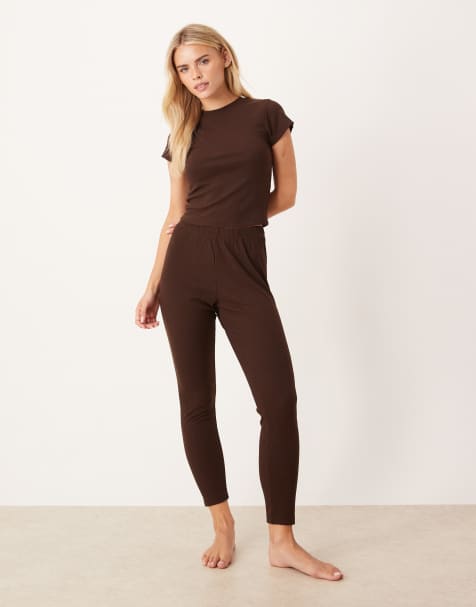 ASOS DESIGN Petite – Mieszaj i łącz – Prążkowany zestaw odzieży domowej w kolorze czekoladowego brązu - view 1
