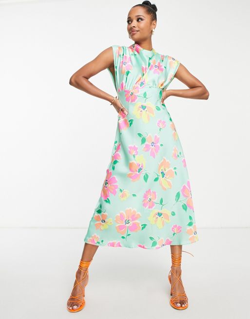 ASOS DESIGN Petite – Miętowa sukienka maxi z drapowanym dekoltem w kwiatowy  wzór | ASOS