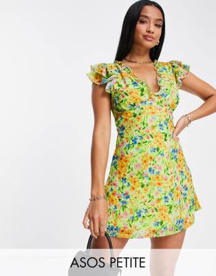 ASOS DESIGN Petite - Mini-Freizeitkleid aus Netzstoff mit Blumenmuster in Limettengrün und Rüschenärmeln-Bunt