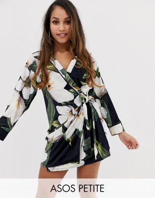ASOS DESIGN - Petite - Mini-jurk met overslag en bamboeprint van velvet-Multi