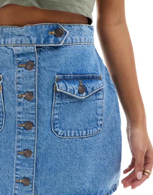 ASOS DESIGN Petite - Minigonna di jeans con bottoni blu lavaggio medio, 5 di 5