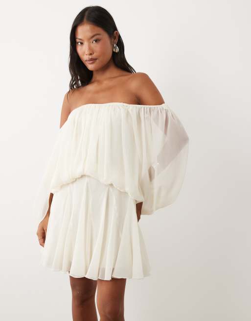 ASOS DESIGN Petite – Miniklänning med blusärmar, slits och klockad kjol med volym, 2 av 4