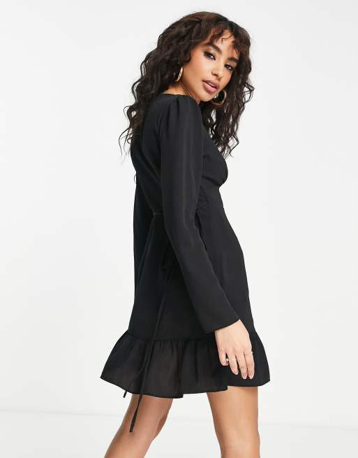 ASOS DESIGN Petite – Minikleid in Schwarz mit Wickel-Design, 3 von 4