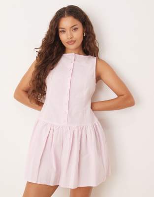 ASOS DESIGN Petite - Minikleid in Zuckerrosa mit tiefer Taille, U-Boot-Ausschnitt und Knopfleiste