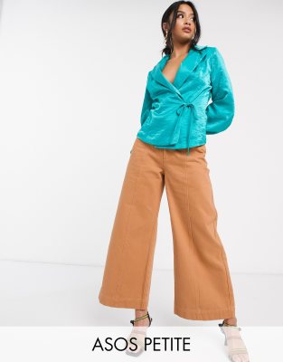 ASOS DESIGN Petite minimal cropped wide leg jeans with seam details-Brown