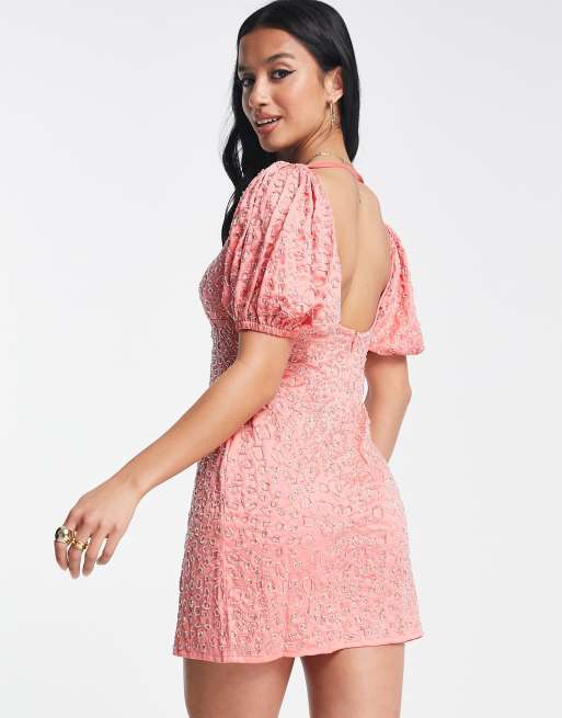 ASOS DESIGN Petite – Mit Pailletten verziertes Minikleid in Pfirsich mit Puffärmeln, 2 von 4