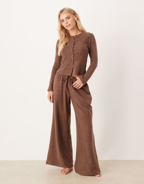 ASOS DESIGN Petite - Mix en match - Lichtgewicht fleece loungekleding in chocoladebruin - view 1