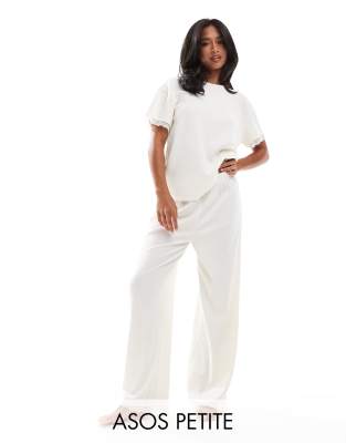 ASOS DESIGN Petite - Mix en match - Pyjamabroek met wafelstructuur en kant in ivoorwit